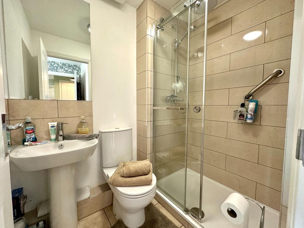 Apartment in Sandwell, West Midlands - View 5
