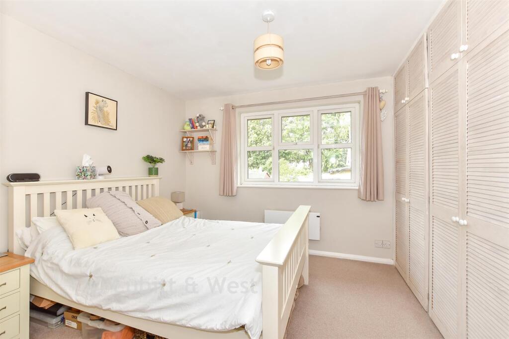 House in Clanfield, Horndean - More