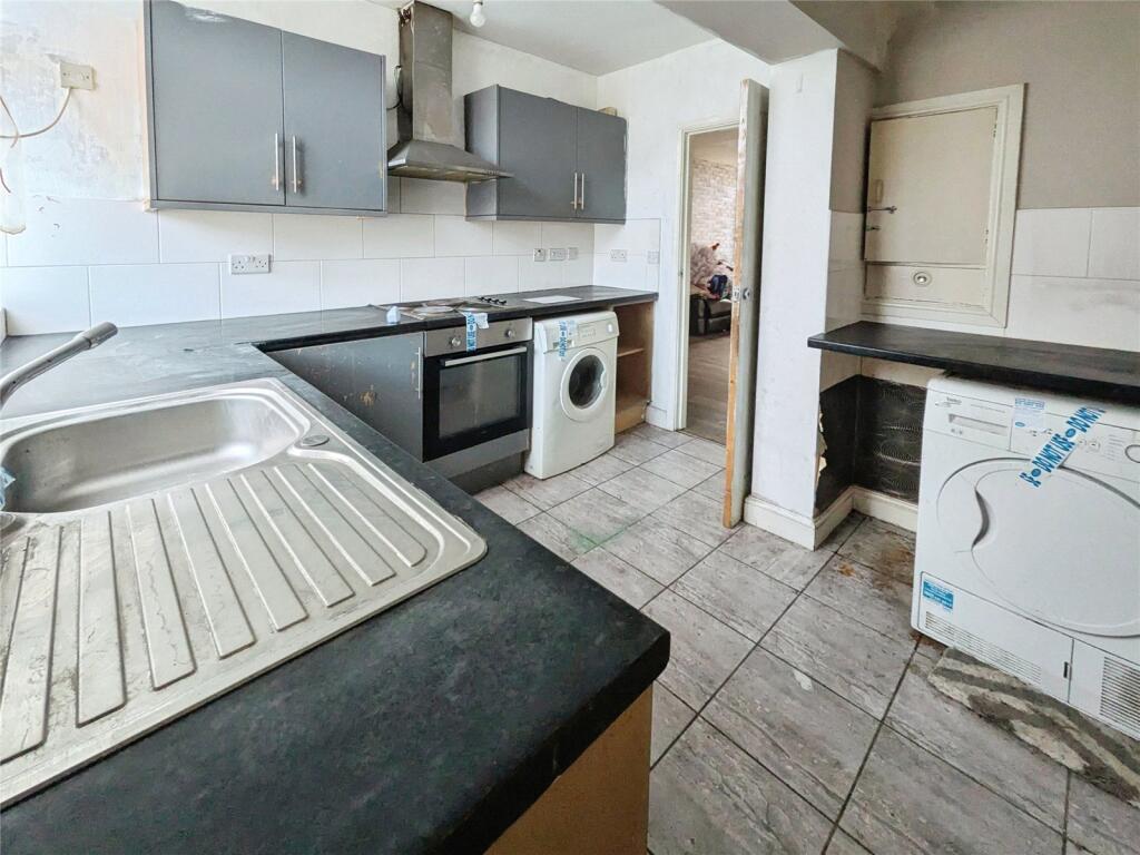 Apartment in Wolverhampton, West Midlands - View 5