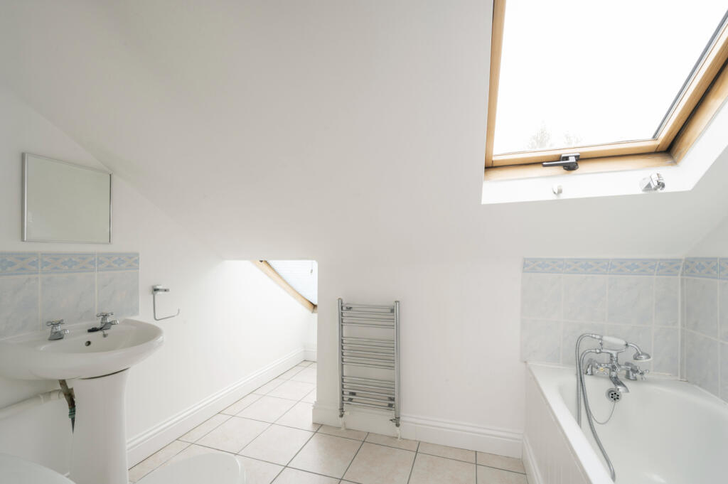 House in London, The Apostles, Raynes Park - View 5