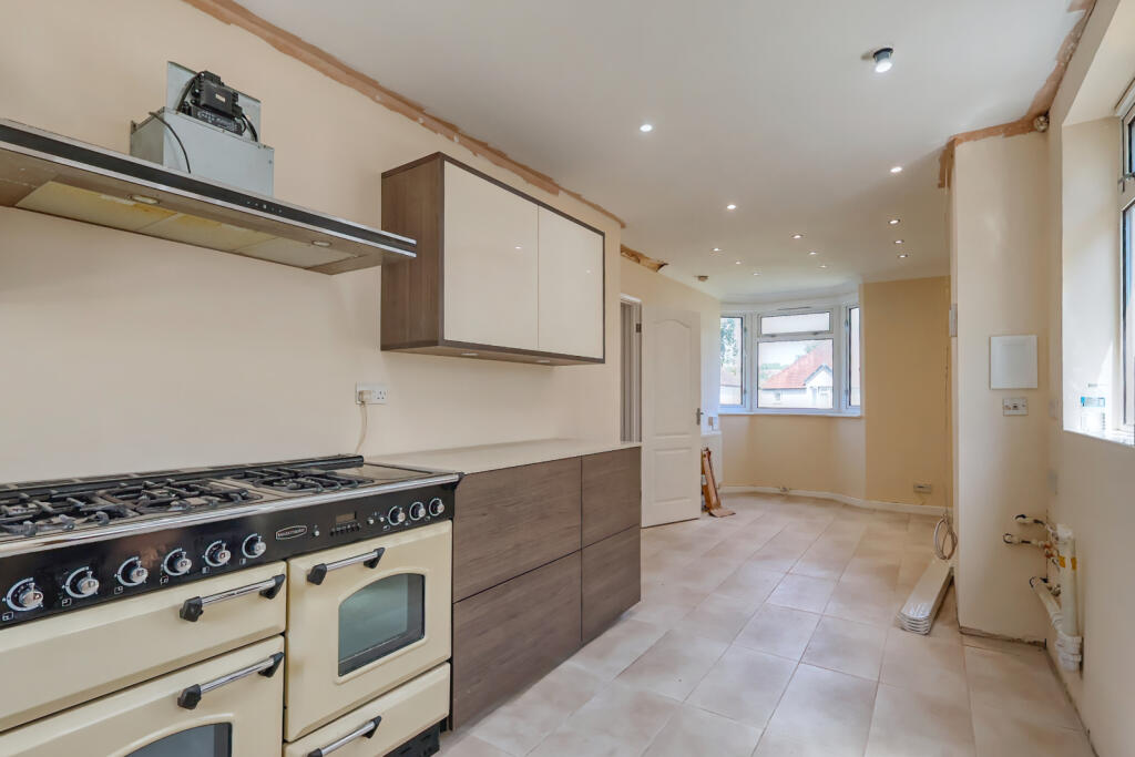 Suffield Road, High Wycombe, Buckinghamshire, HP11 photo 4