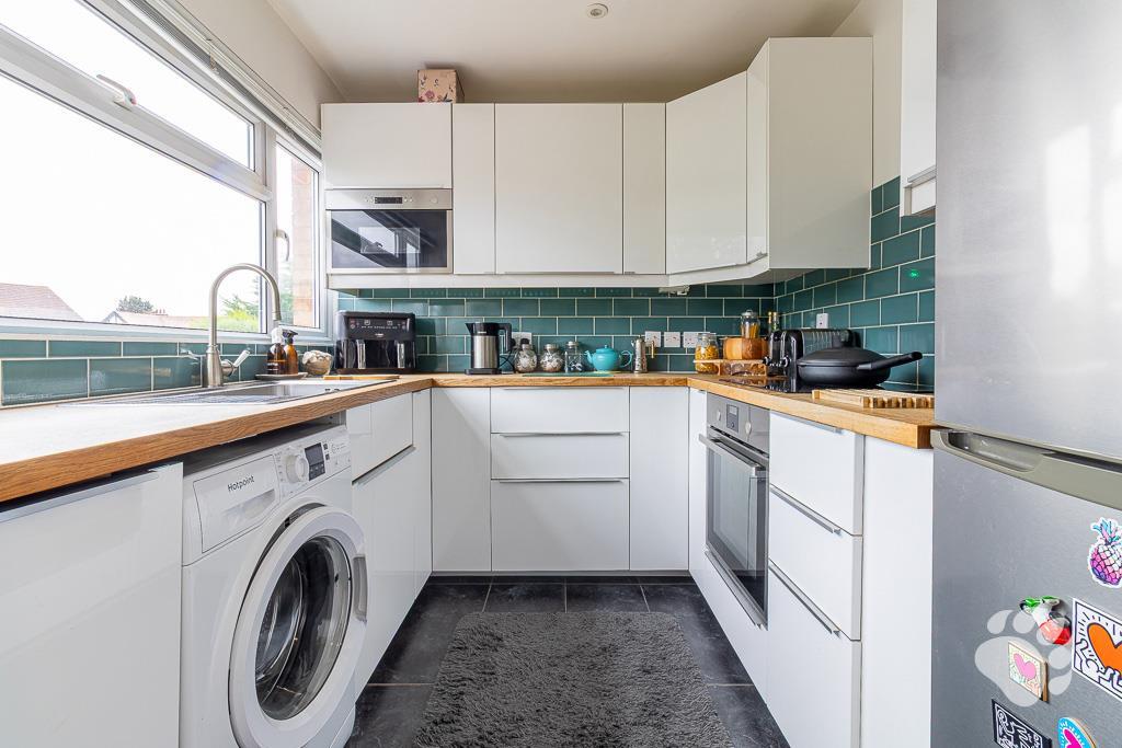 Apartment in Romford - More
