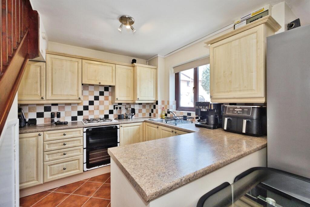 Herblay Close, Yeovil photo 4