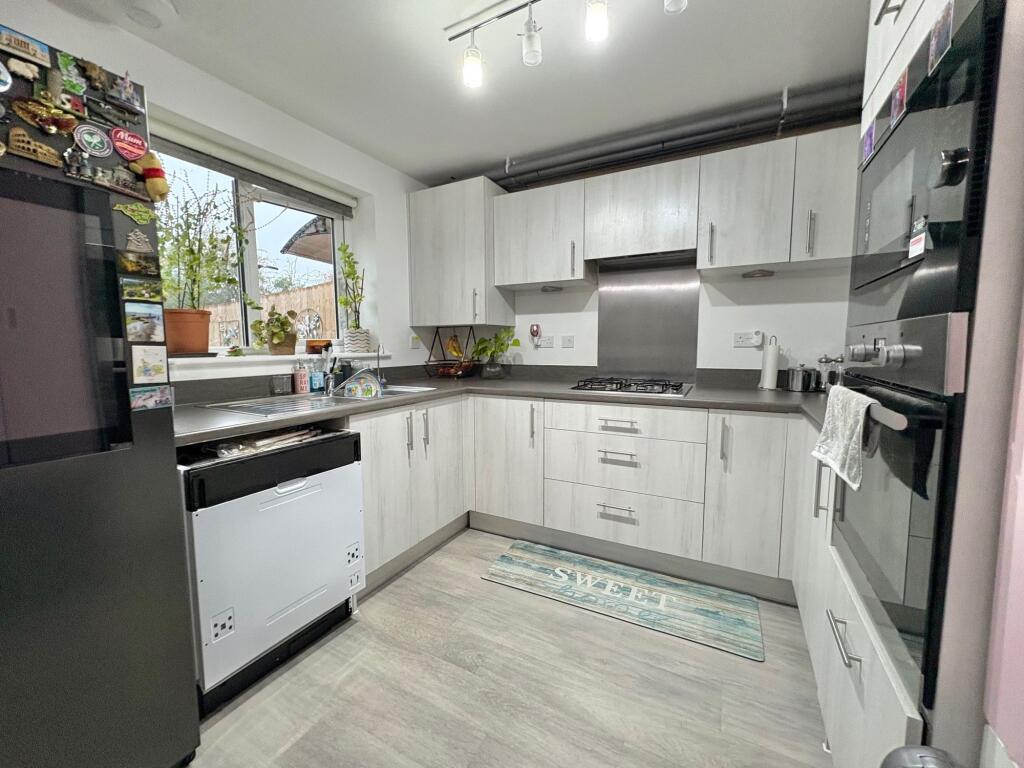 Adrian Avenue, Shenley Church End, MK5 photo 3