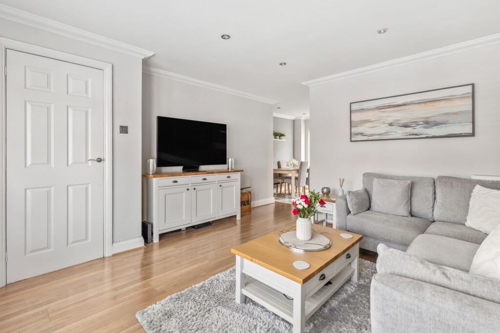 House in Crawley, Worth - More