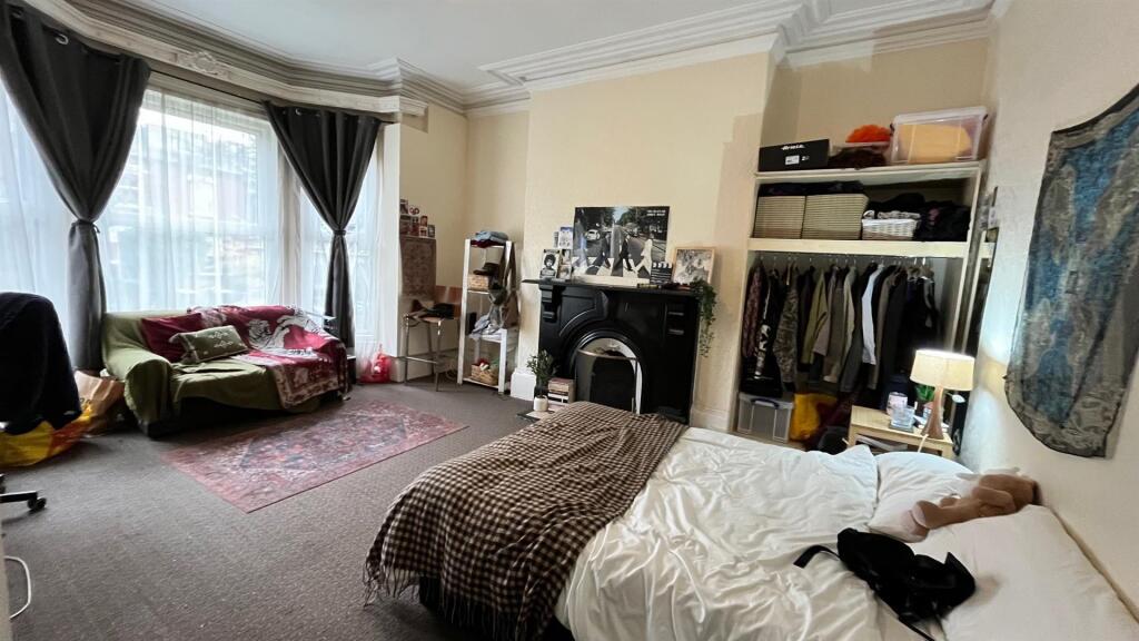 9 bedroom house for rent