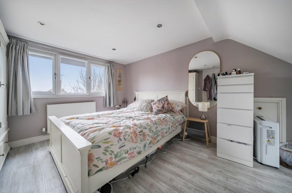 Fernwood Crescent, Wollaton, Nottinghamshire, NG8 photo 4