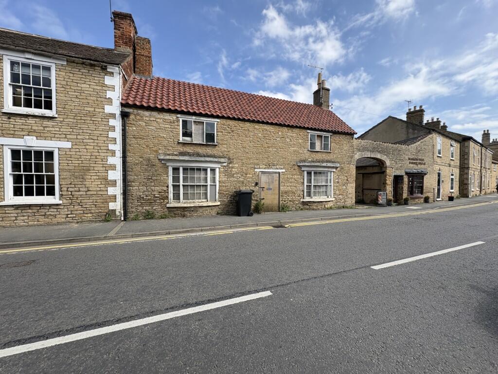Main image of property: 17 High Street, Market Deeping, Peterborough, Cambridgeshire PE6 8ED