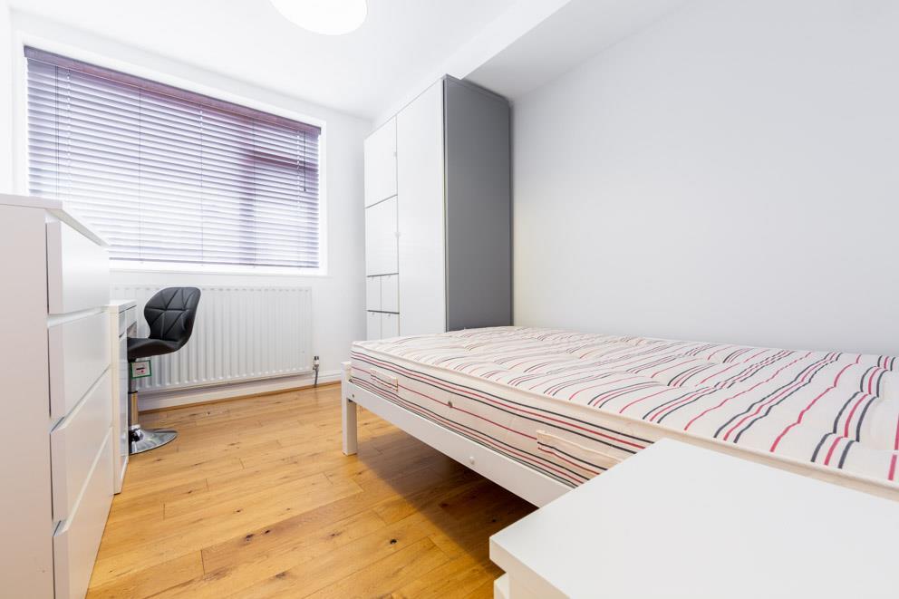 Apartment in Newcastle upon Tyne - View 3