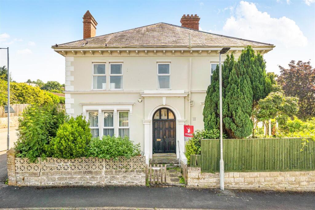 3-bed terraced on Hayne Park, Barnstaple, £295,000