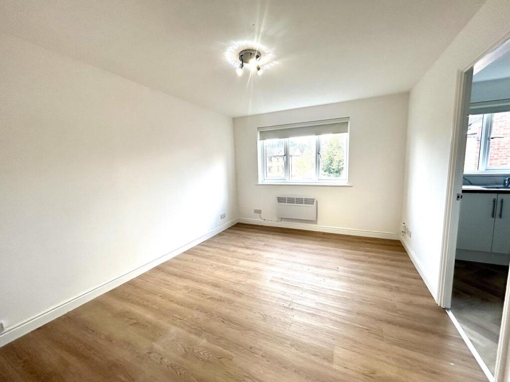 Apartment in Twickenham - View 5