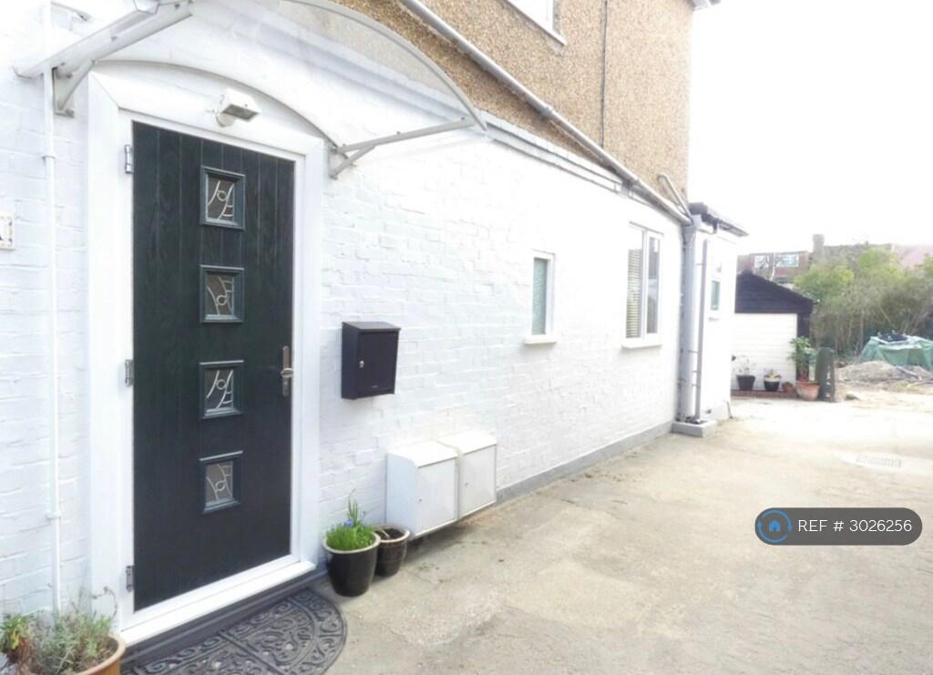 Main image of property: Reeves Avenue, London, NW9