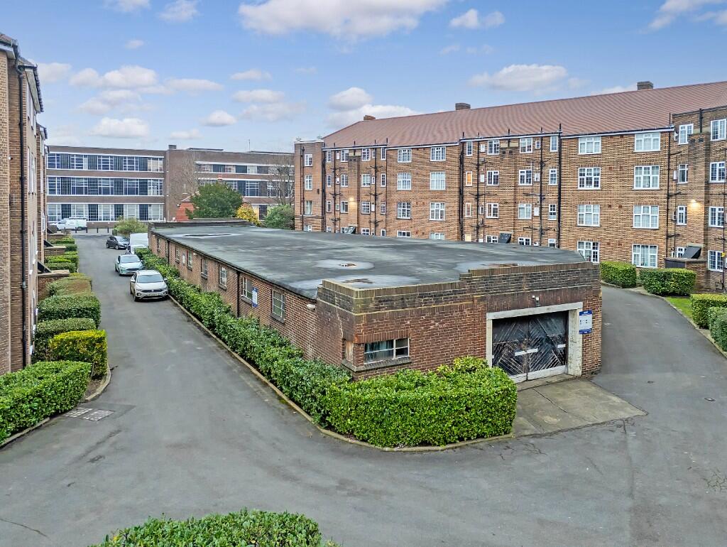 Studio parking on London Road, Kingston Upon Thames, Surrey, KT2, £550,000