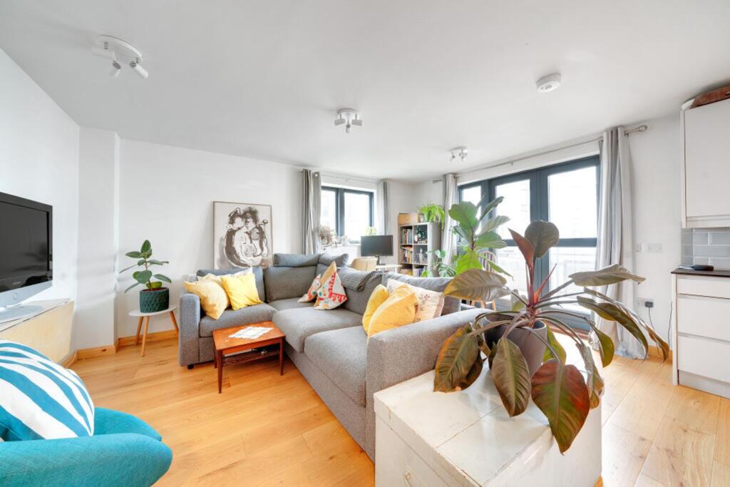 Main image of property: Kenninghall Road, London, E5