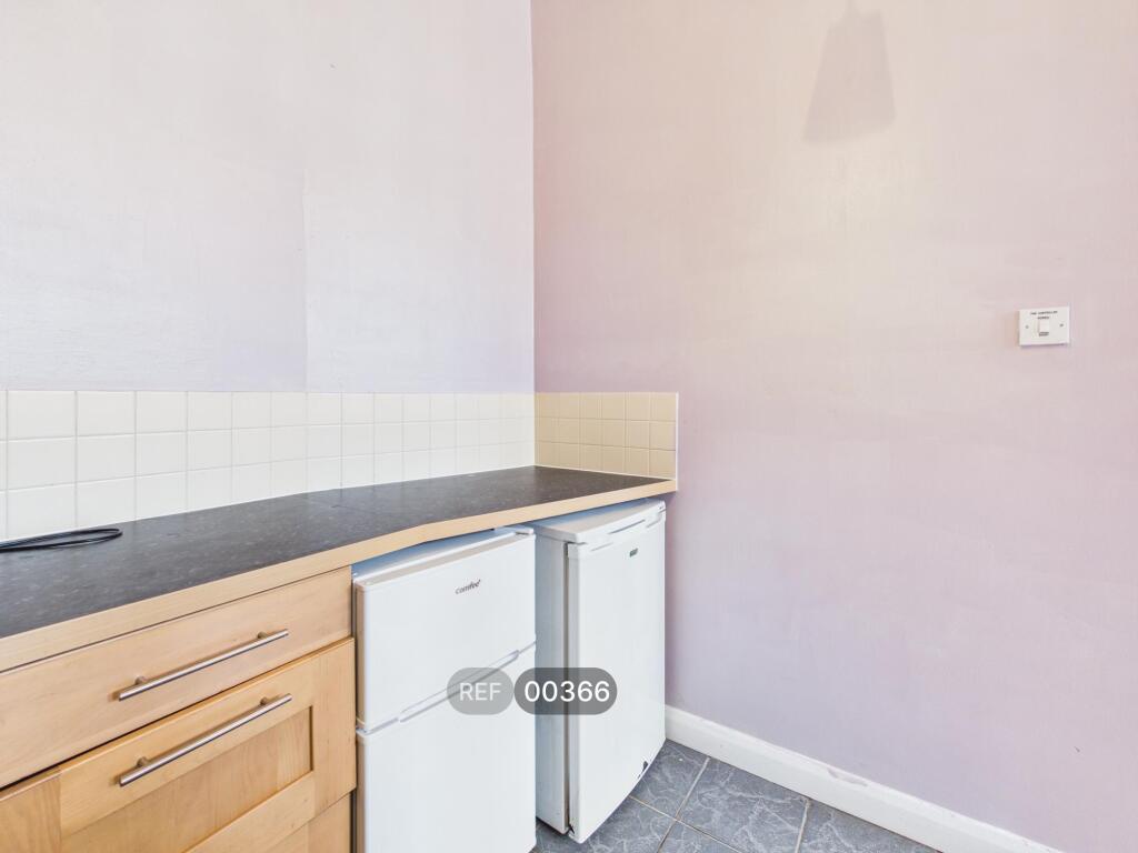 Apartment in Hull, Garrison Side, Old Town - View 4