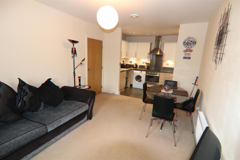 Apartment in Orpington, Broom Hill, Goddington - View 3