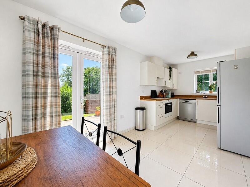 House in Pontypridd. CF38 1QA, Llantwit Fardre - View 2