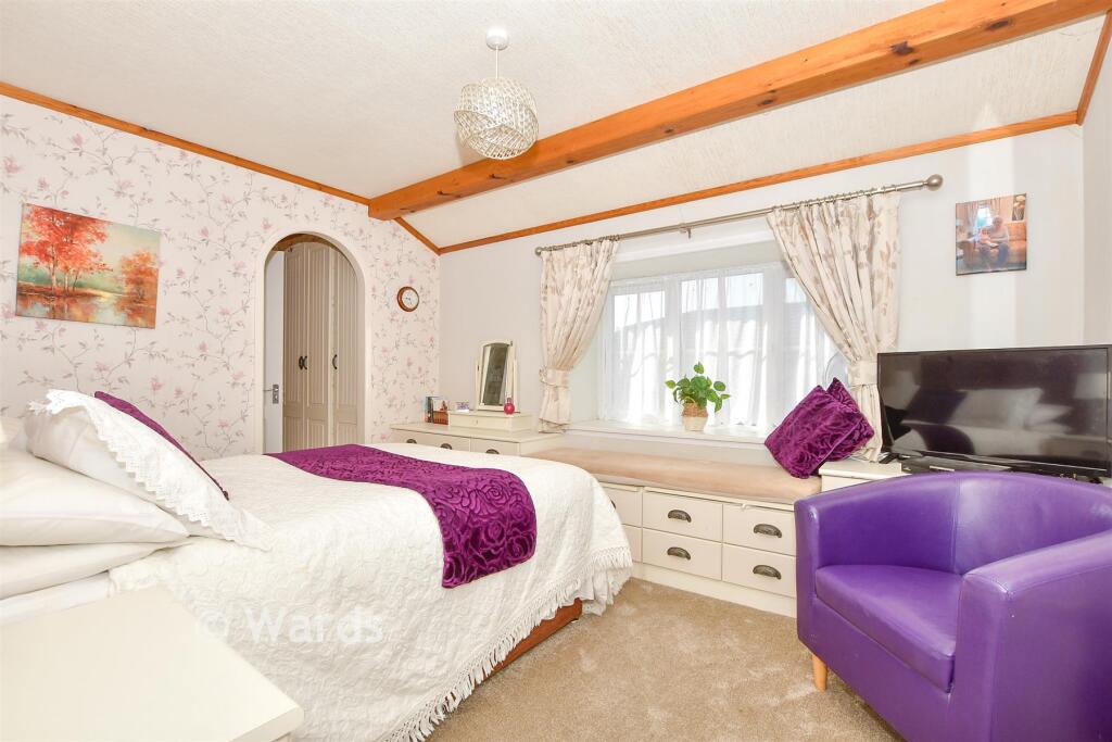 House in Maidstone, Harrietsham - More