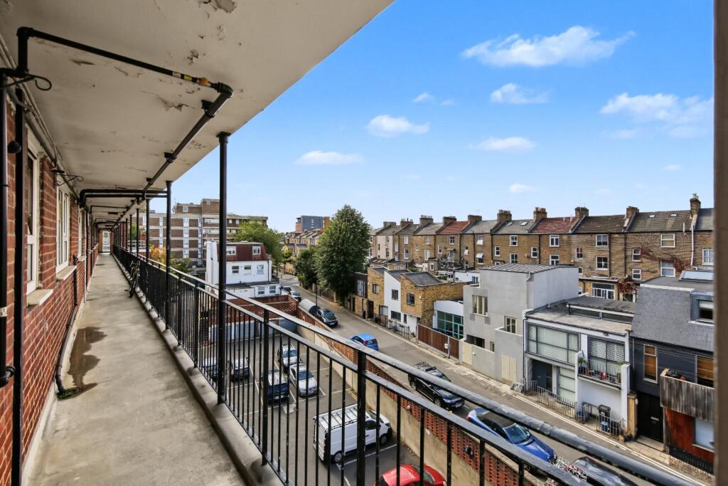 Apartment in London - More