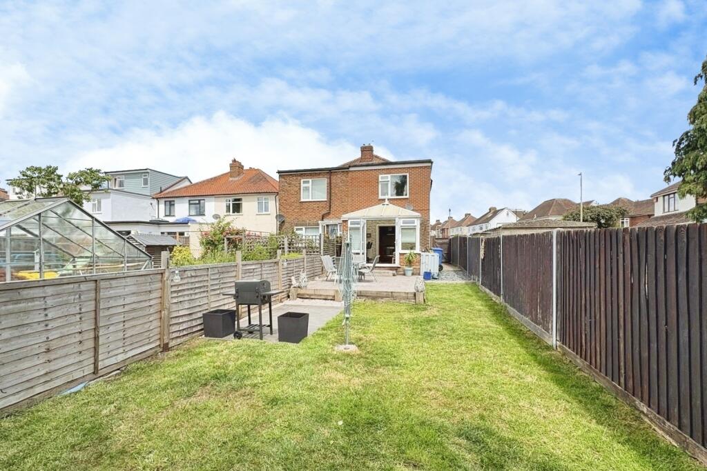 House in Rushmoor, North Town - View 2