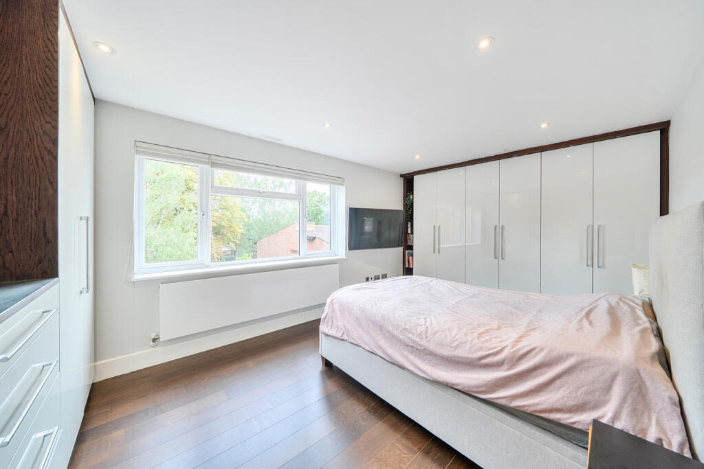 Apartment in Harrow - View 5