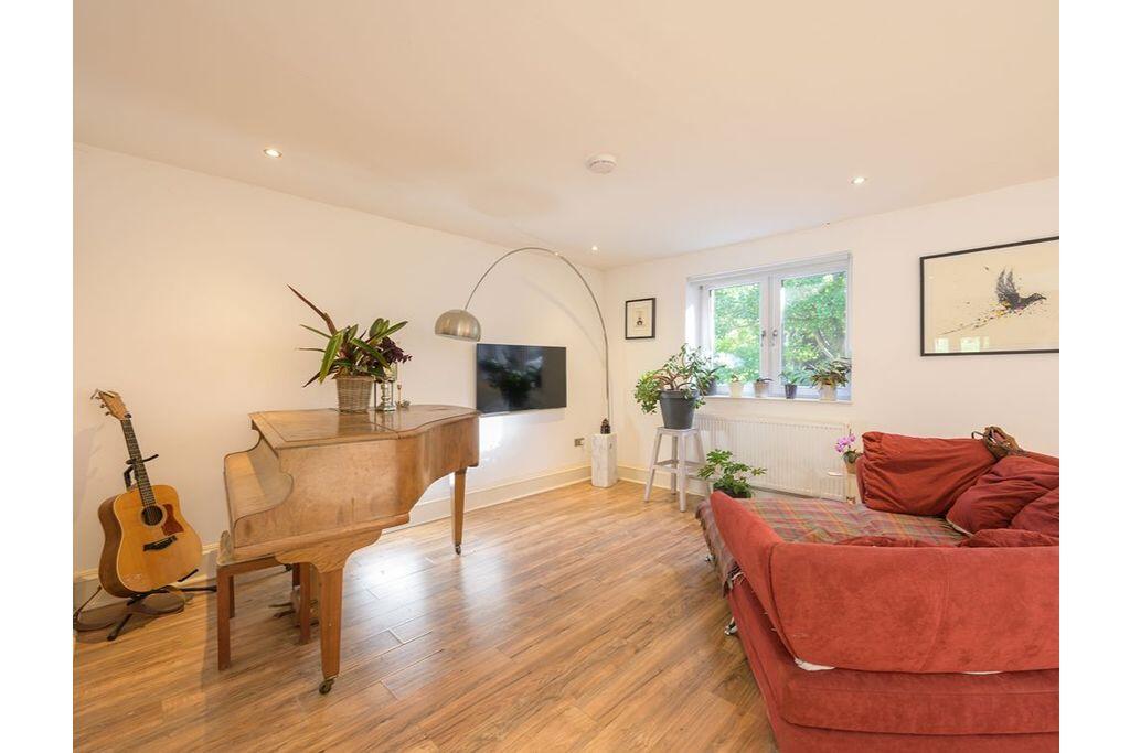 House in Edinburgh - View 5