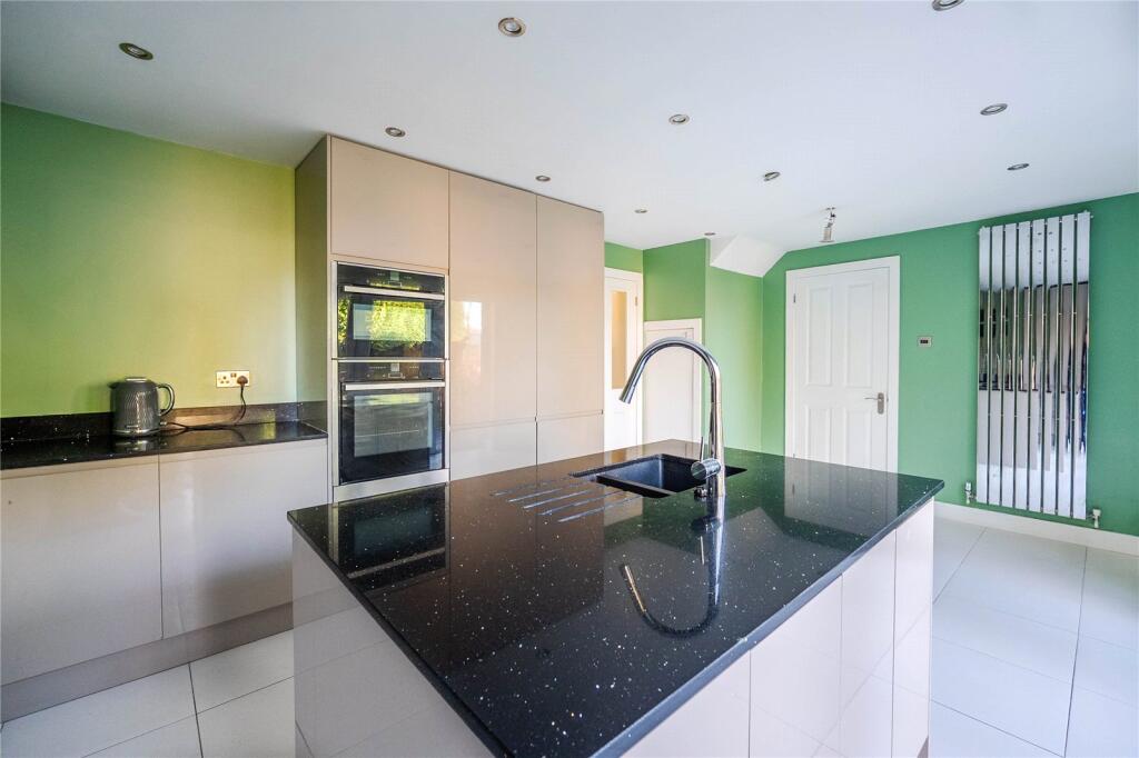 Ashridge Close, Bletchley, Milton Keynes, Bucks, MK3 photo 4