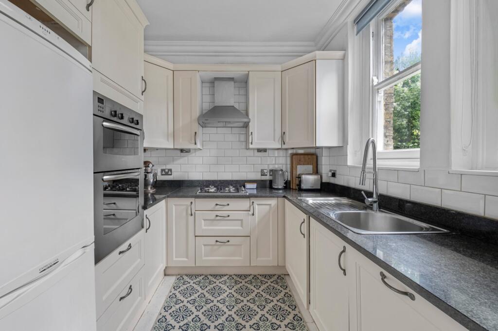 Apartment in London, Mortlake - View 4