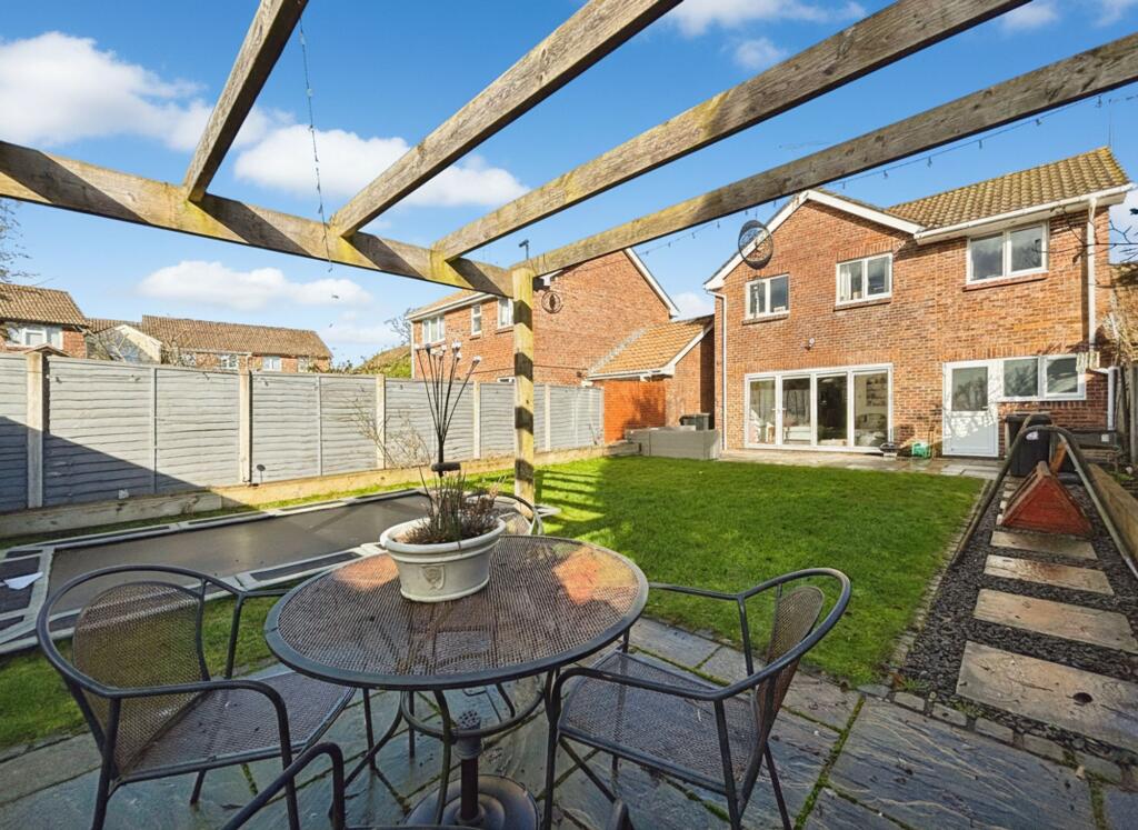 Avon Meade, Fordingbridge, SP6 photo 4
