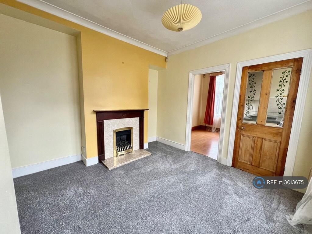Apartment in London, Leytonstone - View 4