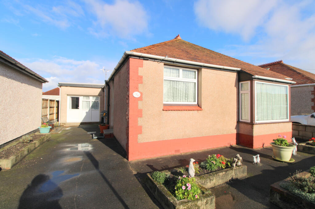 3-bed bungalow on Oakwood Road,  Rhyl, LL18, £160,000