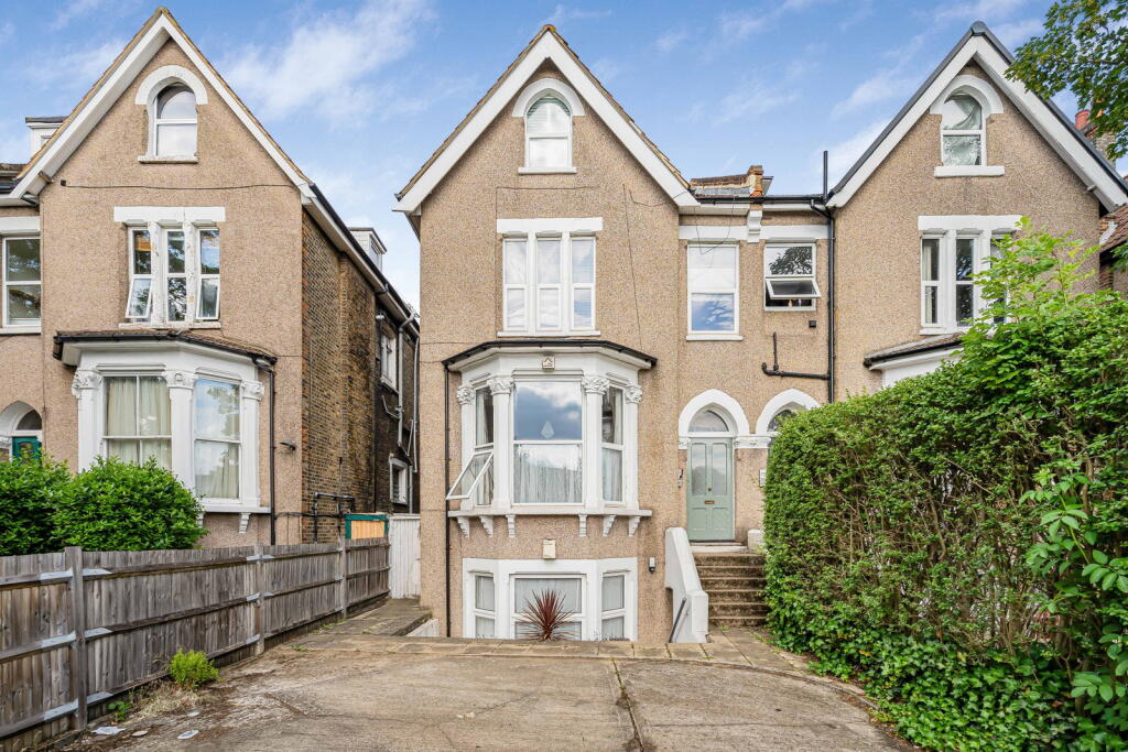 Main image of property: Bedford Hill, Balham, SW12
