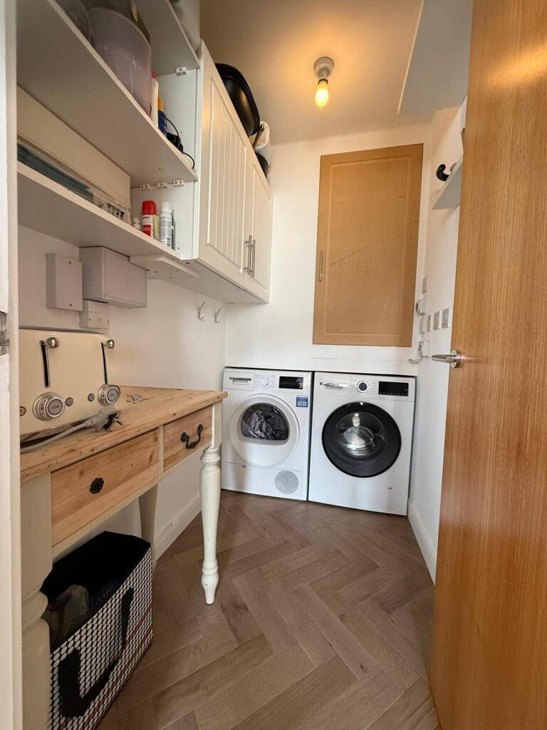 House in Tonbridge and Malling, Snodland - More