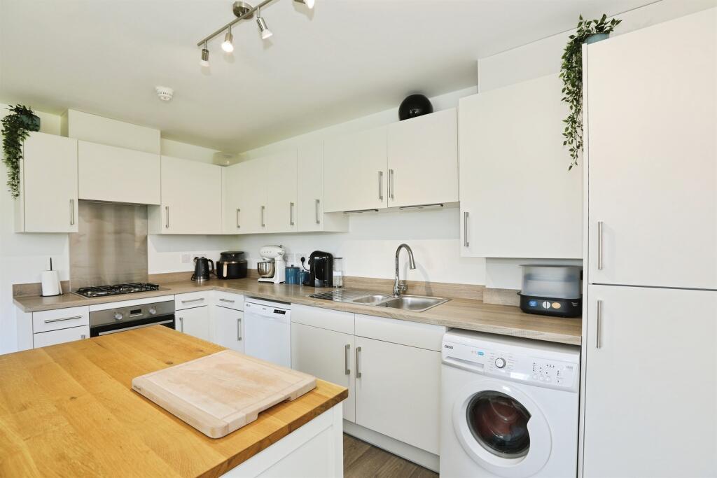 Icarus Avenue, Burgess Hill photo 5