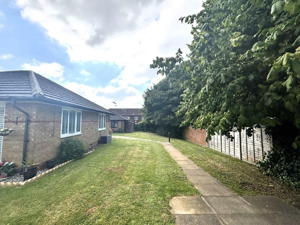 2-bed detached on Bradman Way, Stevenage, £315,000