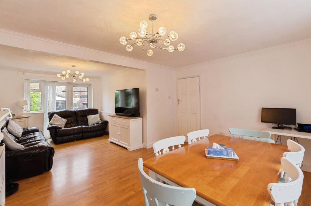 House in Rainham, South Hornchurch - More