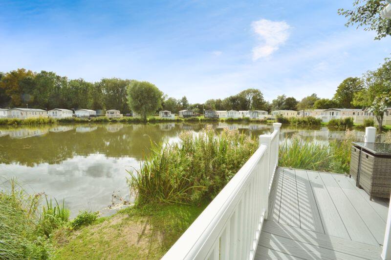 2-bed caravan on Mallard Lake, Cotswold Hoburne, Cotswold Lakes, £49,995
