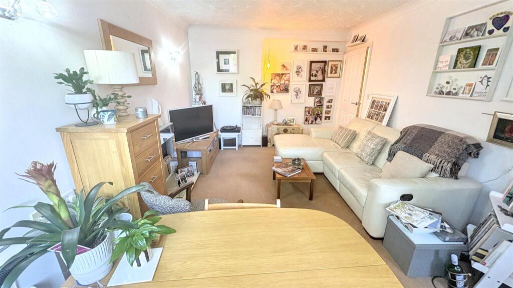 Sorrento Court, Moseley photo 4