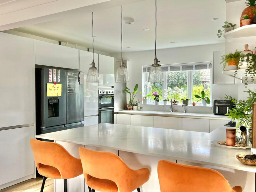 Cedar Drive, Everton, Lymington, Hampshire, SO41 photo 2