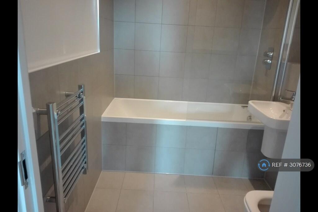 Apartment in Slough - View 2