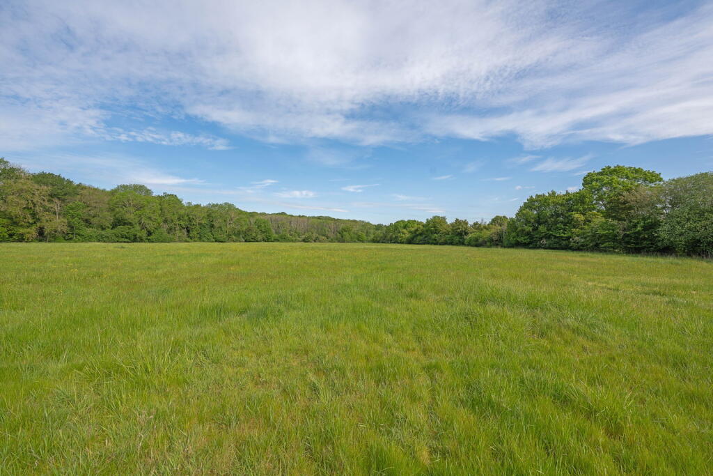 Effingham, Leatherhead, KT24 photo 2