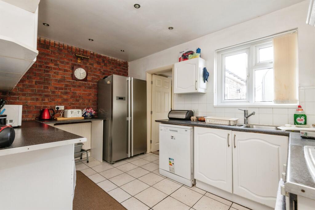 House in Huddersfield, Grove Place - View 4