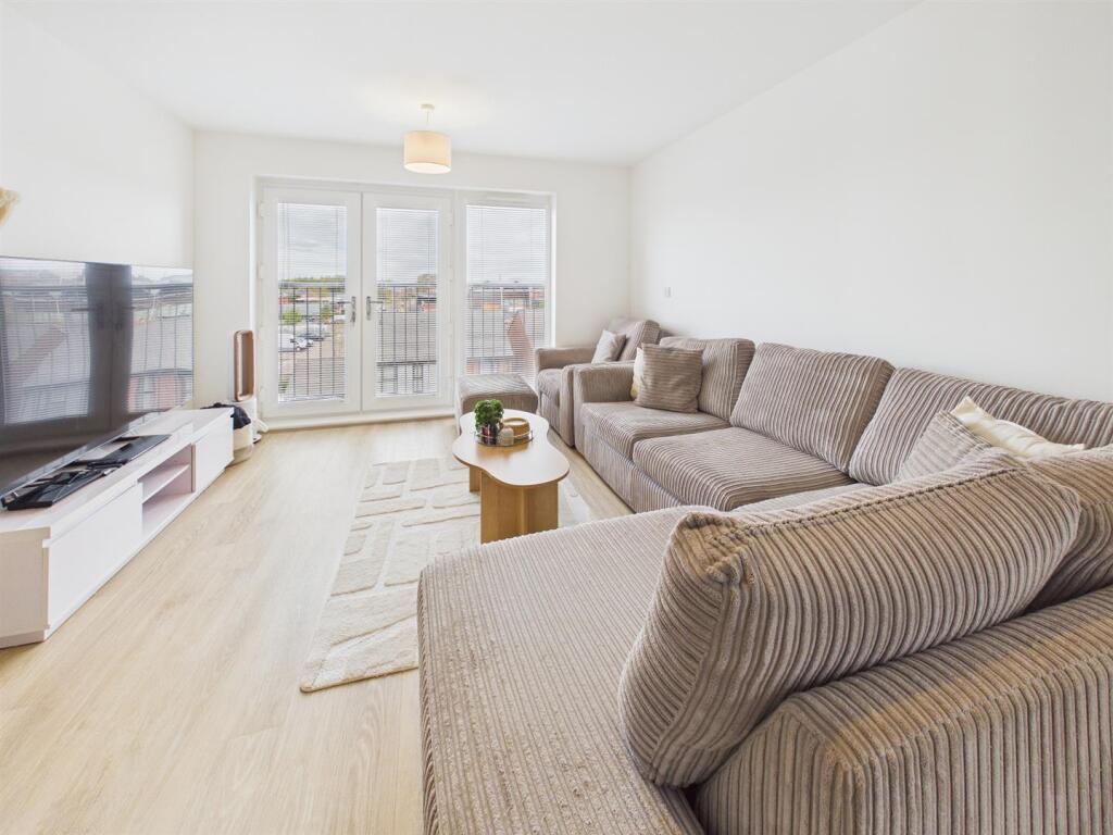 Apartment in Gloucester, The Waterfront, Linden - View 6