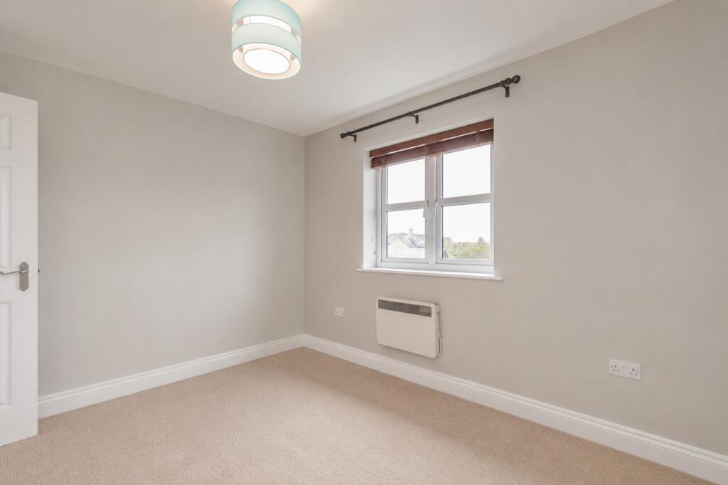 Apartment in Wiltshire, Haydon Wick - View 4