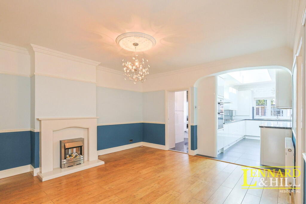Long Lane, North Grays, RM16 2QD photo 4