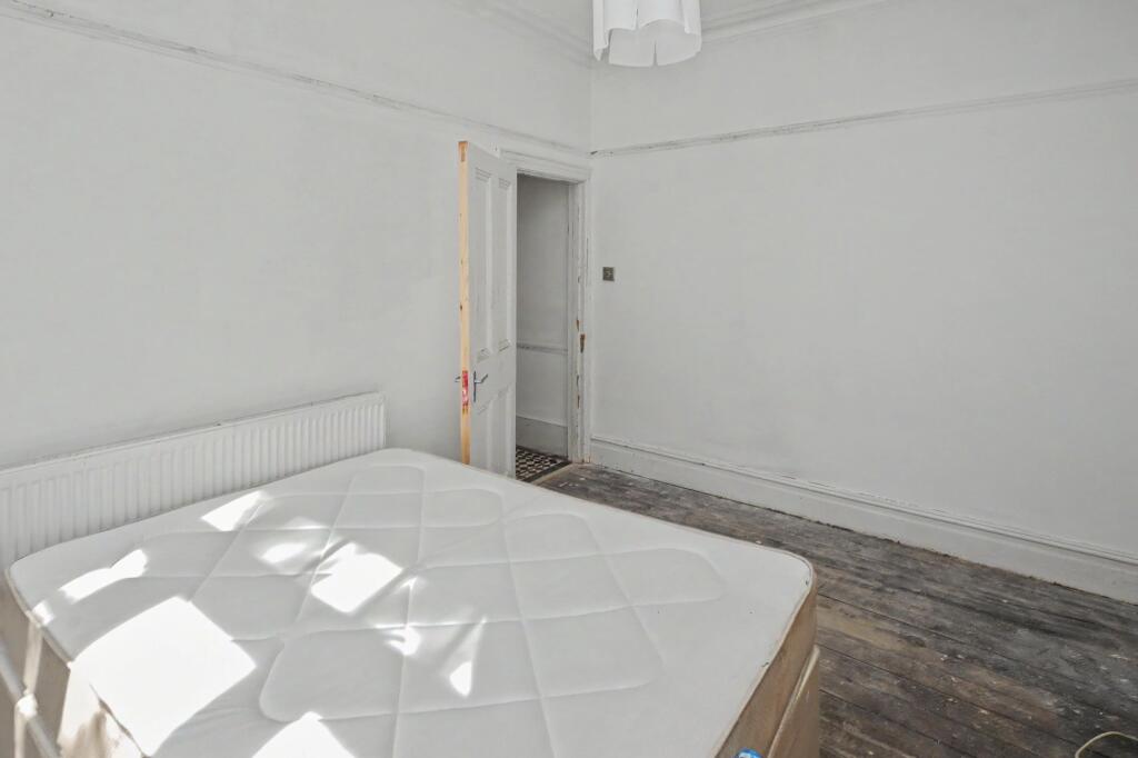 House in London - View 5