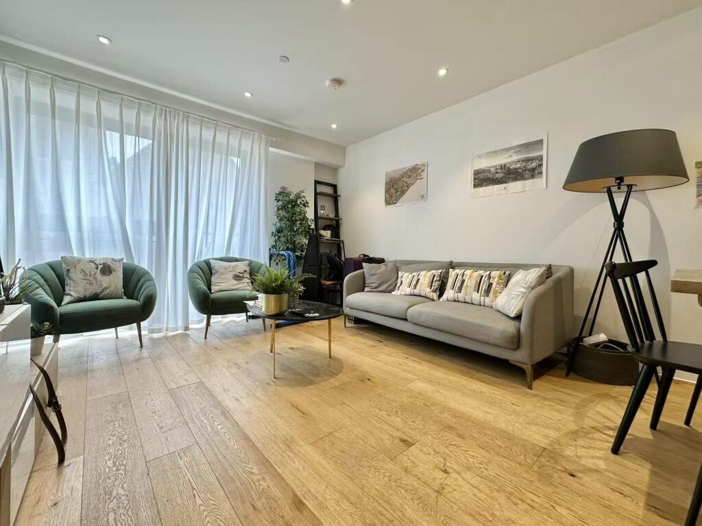 Eastlight Apartments, Dock Street, Tower Hamlets, London - View 2