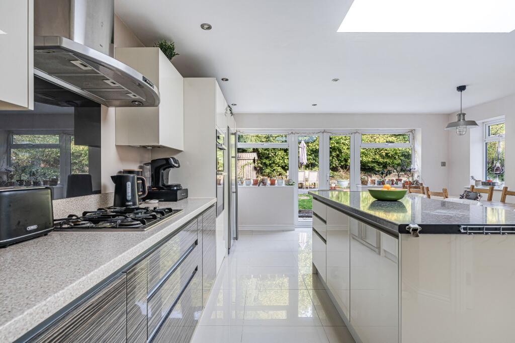 Hazelbank Close, Liphook, Hampshire photo 4