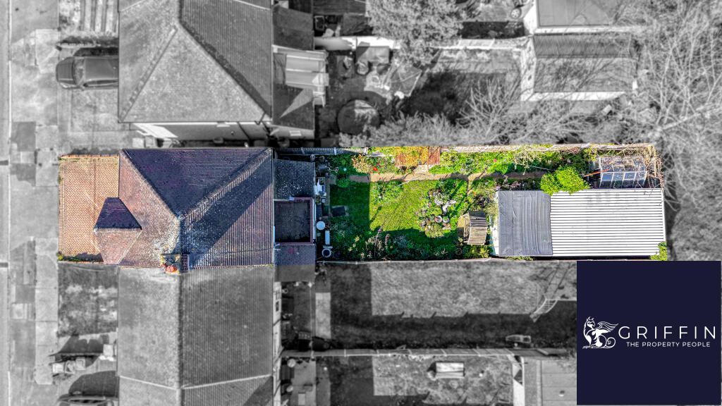 Moore Avenue, South Stifford, Grays, RM20 photo 4
