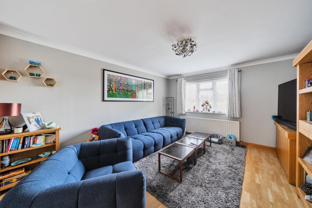House in Slough - View 4
